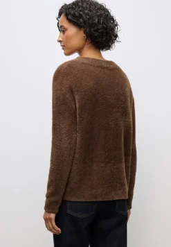 Pull en fil de plume