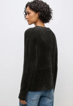 Pull en fil de plume