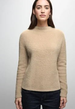 Pull en fil de plume