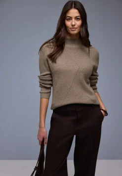 Pull structuré douillet