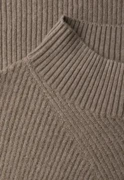 Pull structuré douillet