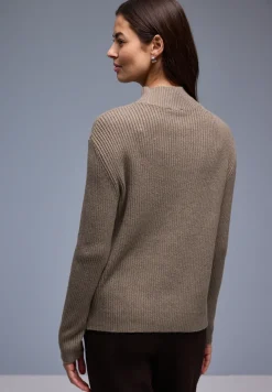 Pull structuré douillet