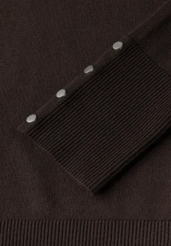 Pull avec détail de boutons