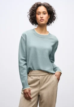 Pull avec détails contrastés