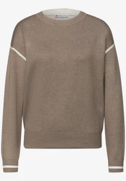Pull avec détails contrastés