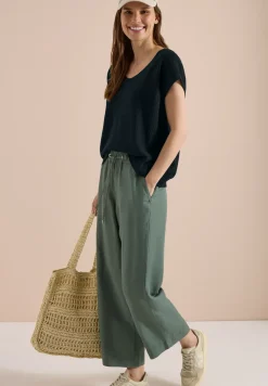 Pull avec encolure arrondie en V
