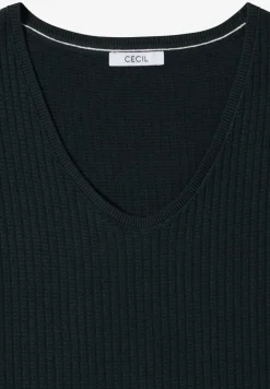 Pull avec encolure arrondie en V