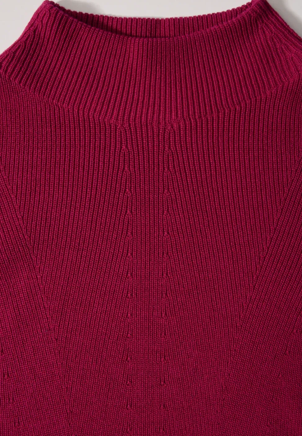 Pull avec mélange de structures