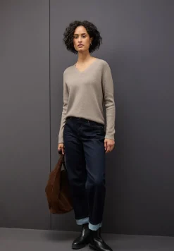 Pull basique à col en V
