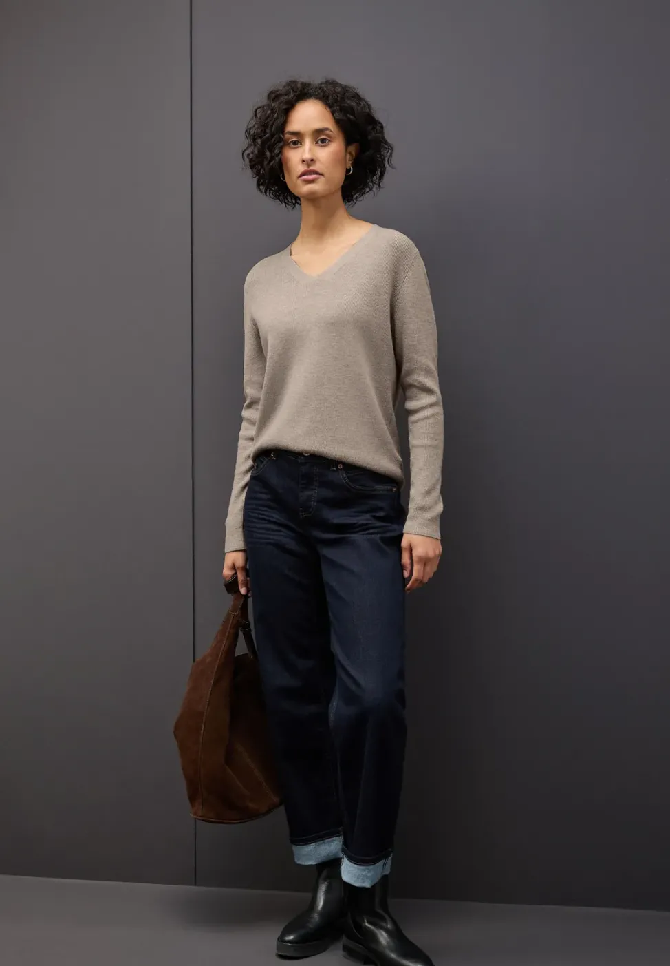 Pull basique à col en V