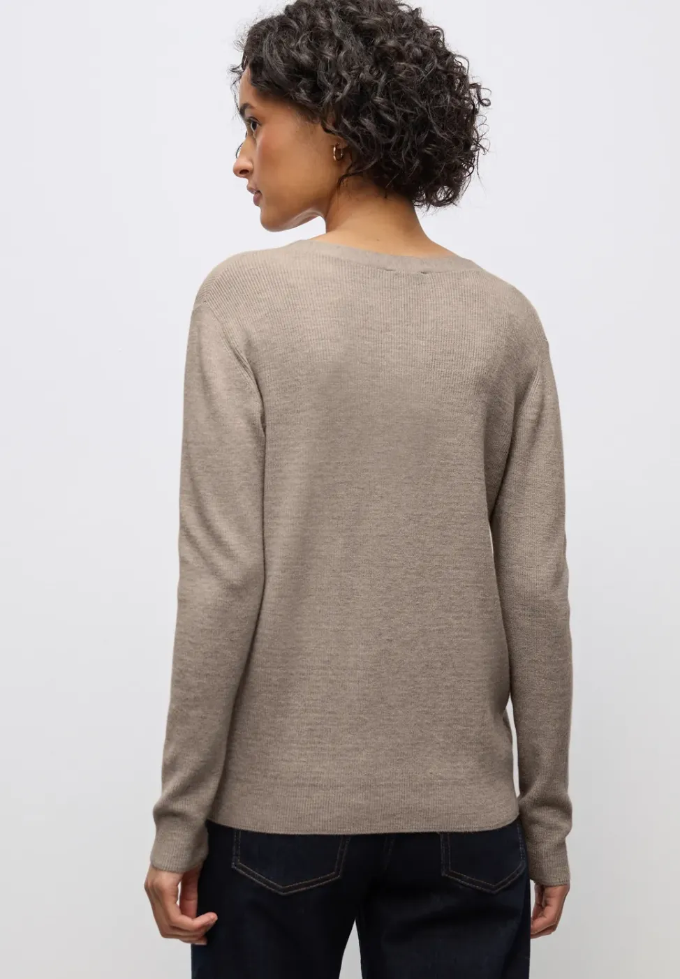 Pull basique à col en V