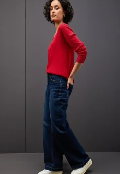 Pull basique à col en V
