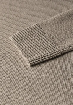 Pull à col en V