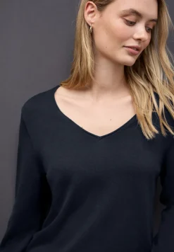Pull à col en V