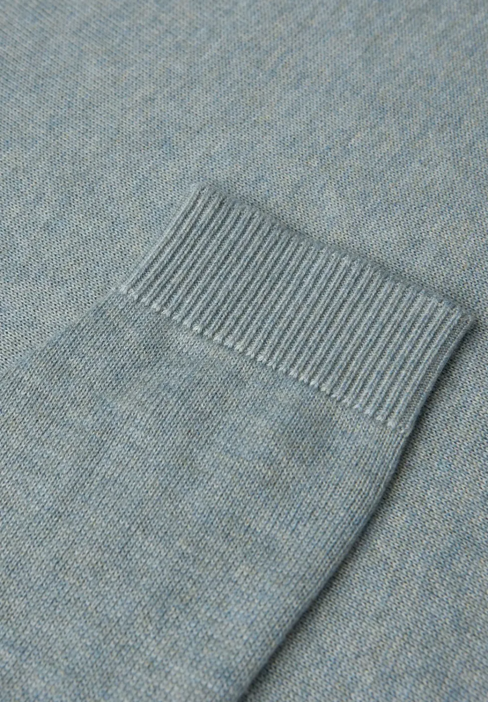 Pull à col en V