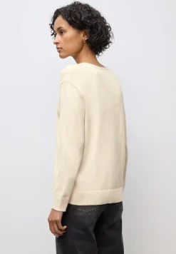 Pull douillet à col en V