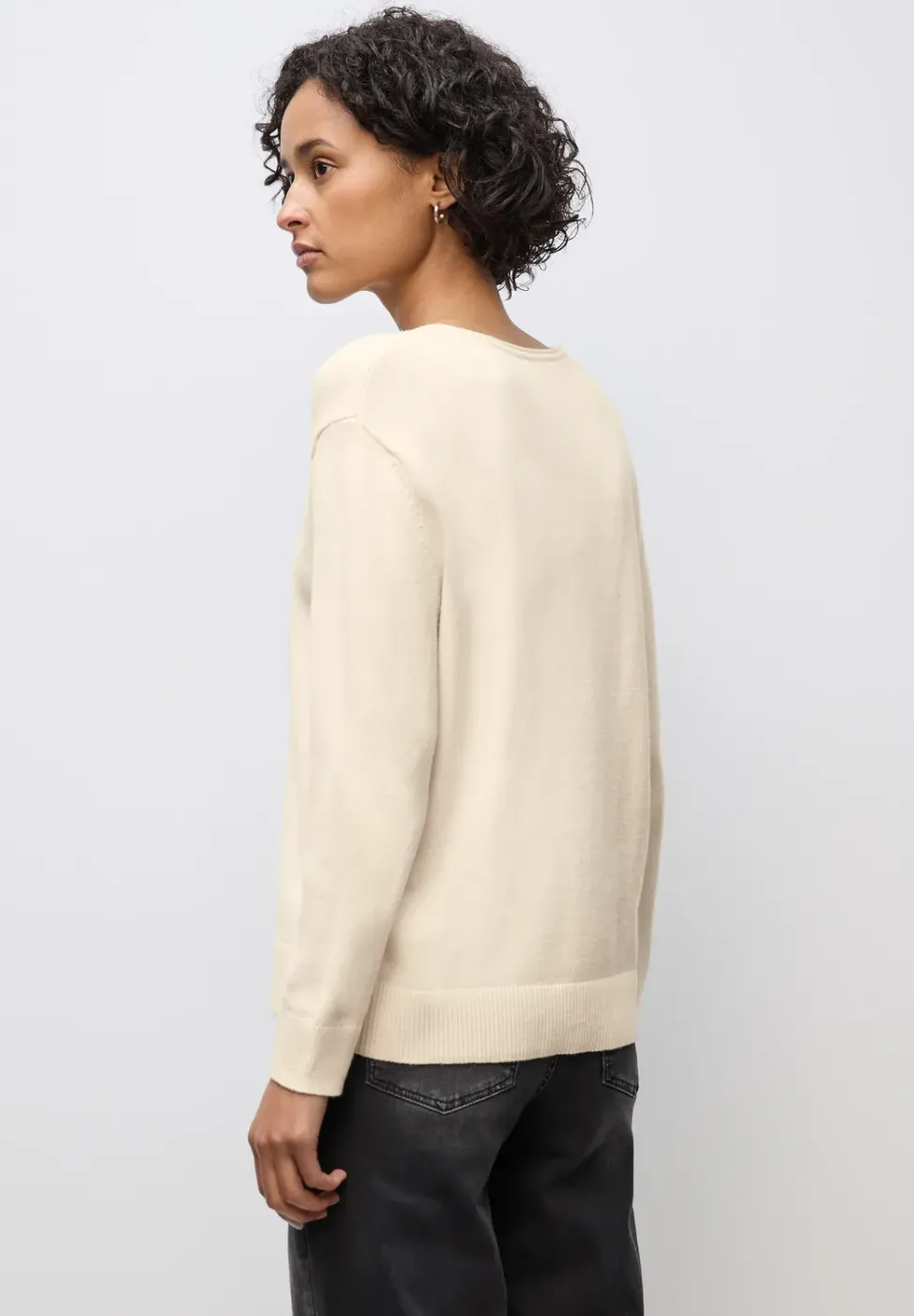 Pull douillet à col en V
