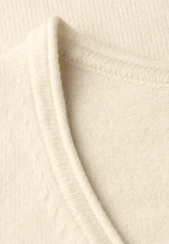 Pull douillet à col en V