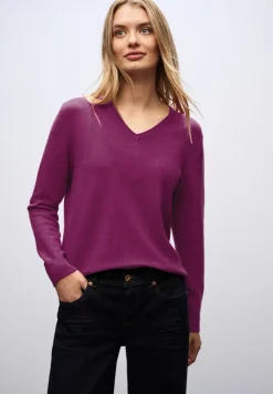 Pull douillet à col en V