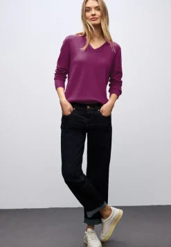 Pull douillet à col en V