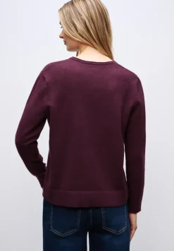 Pull douillet à col en V