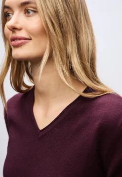 Pull douillet à col en V