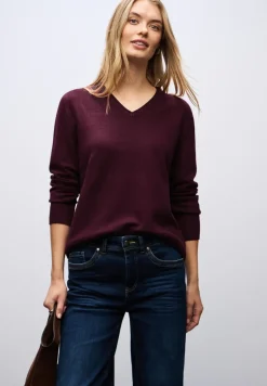 Pull douillet à col en V