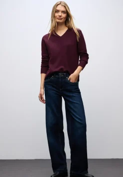 Pull douillet à col en V