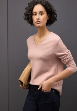 Pull douillet à col en V