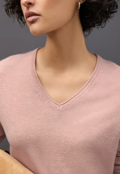 Pull douillet à col en V