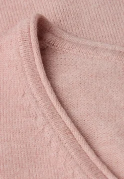 Pull douillet à col en V