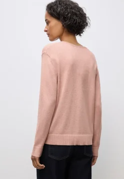 Pull douillet à col en V