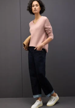 Pull douillet à col en V