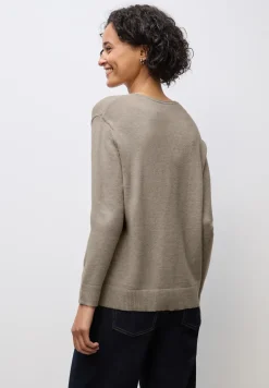 Pull douillet à col en V
