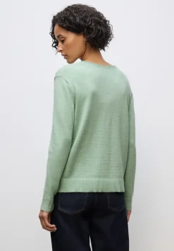 Pull douillet à col en V