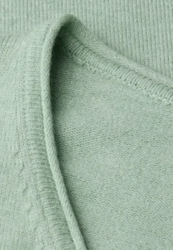 Pull douillet à col en V