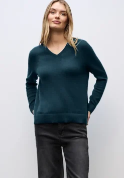 Pull douillet à col en V