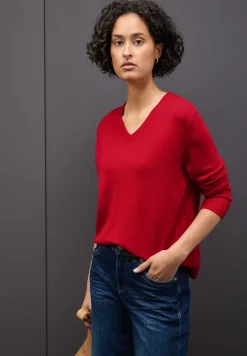 Pull douillet à col en V