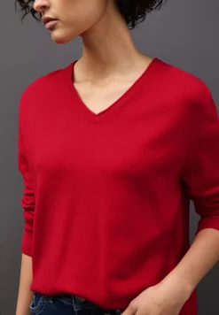 Pull douillet à col en V