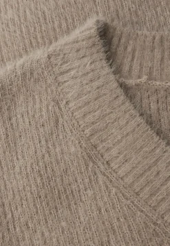 Pull douillet à col en V
