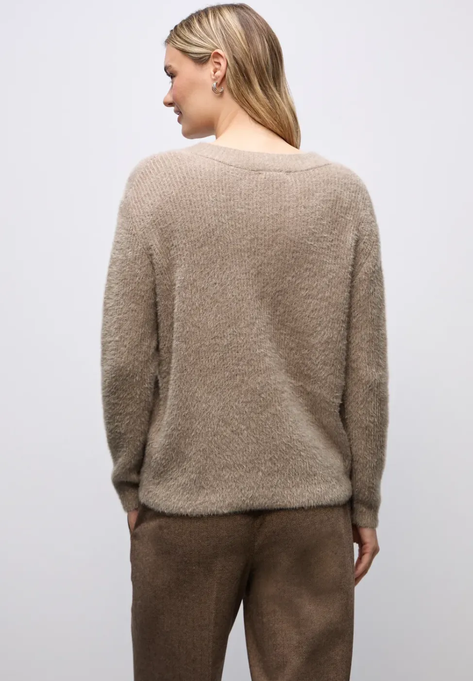 Pull douillet à col en V