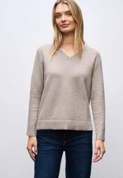 Pull douillet à col en V