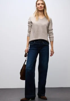 Pull douillet à col en V
