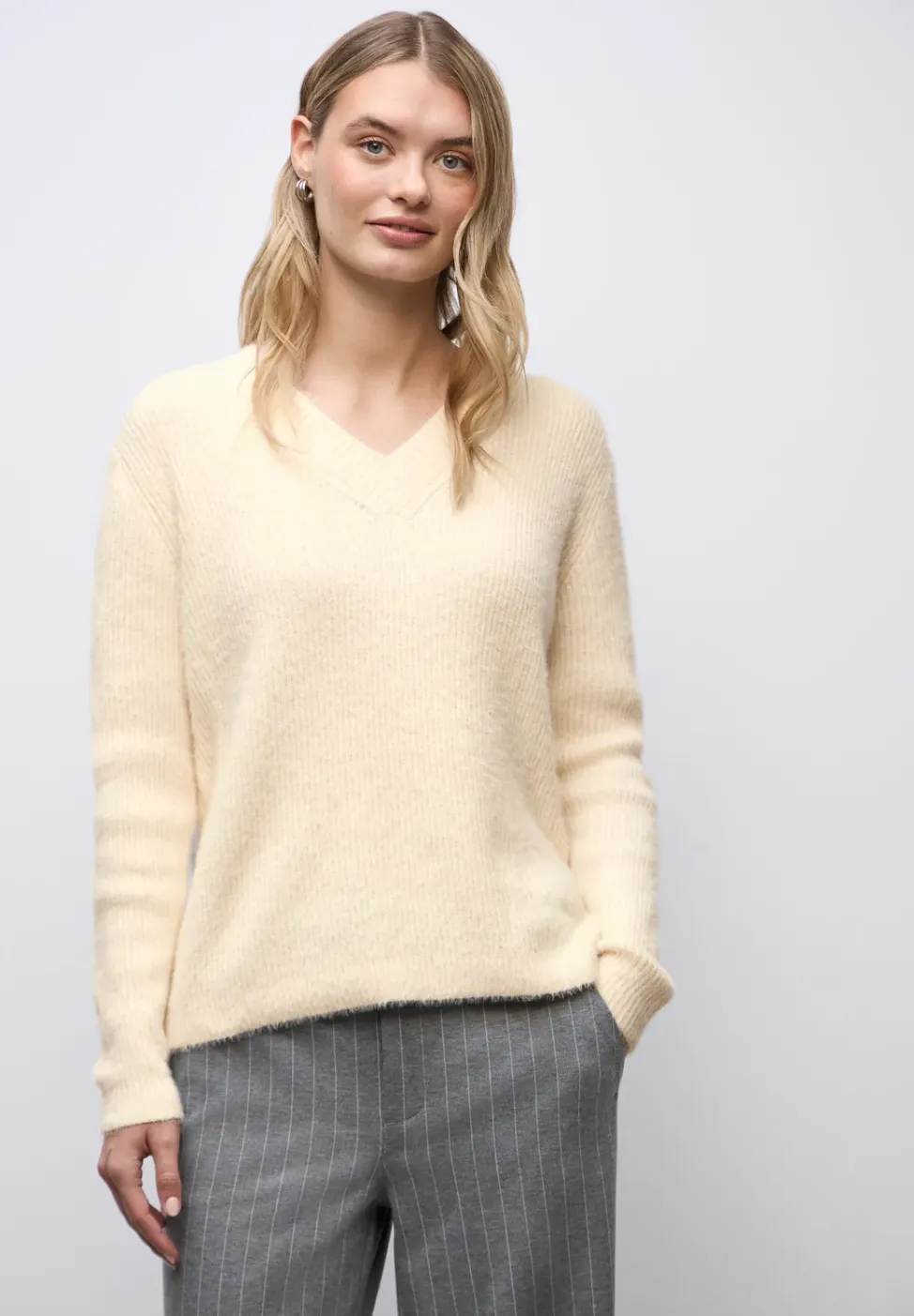 Pull douillet à col en V