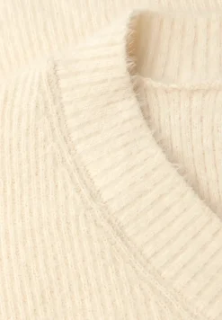 Pull douillet à col en V
