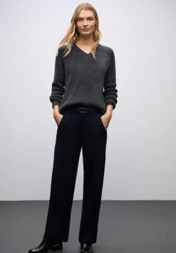 Pull douillet à col en V