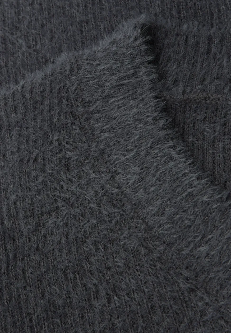Pull douillet à col en V