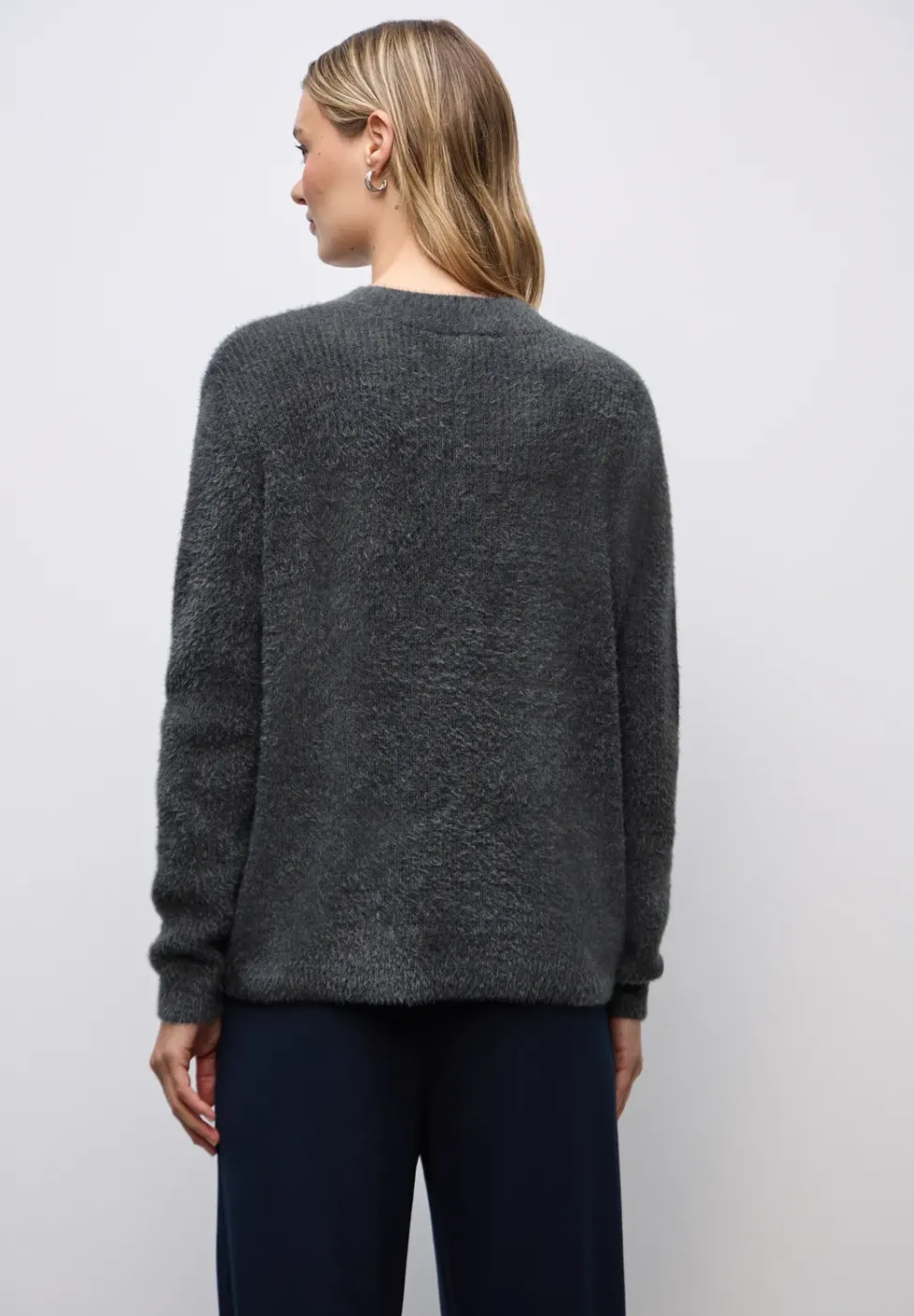 Pull douillet à col en V