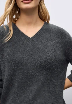 Pull douillet à col en V
