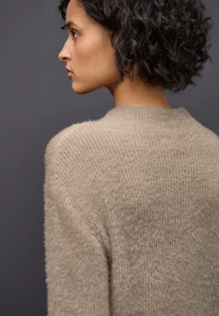 Pull en fil de plume